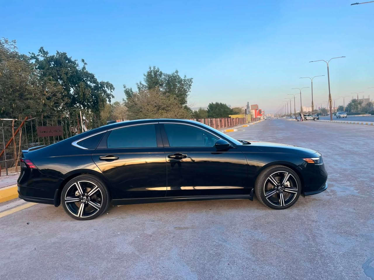 🚘 هوندا أكورد2024 | رقم بغداد | بأسمي
ماشية ٤٥ مايل

📸 صور الحادث مرفقة

 • التصليح:  نفسة قطرة صبغ مابيها سيارة جديدة ⸻

⚙️ المواصفات:

 • سقف بانوراما (سلايد)

 • 4 أنظمة قيادة مختلفة

 • تشغيل عن بُعد + بصمة تشغيل وبصمة أبواب

 • رادارات أمامية

 • تحذير خروج عن المسار

 • نظام قيادة شبه ذاتية

 • مقاعد جلد كهرباء مع خزن وضعية الذاكرة (ميموري)

 • باقي المواصفات معروفة📍

💰 السعر: 197

  وبيها مجال 

📞للتواصل : ***********
