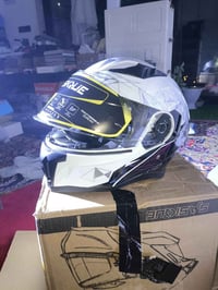 خوذه قياس L ختم بيها معتمد من شركه امريكيه سعرها ٦٠ للاستفسار خاص او ا...