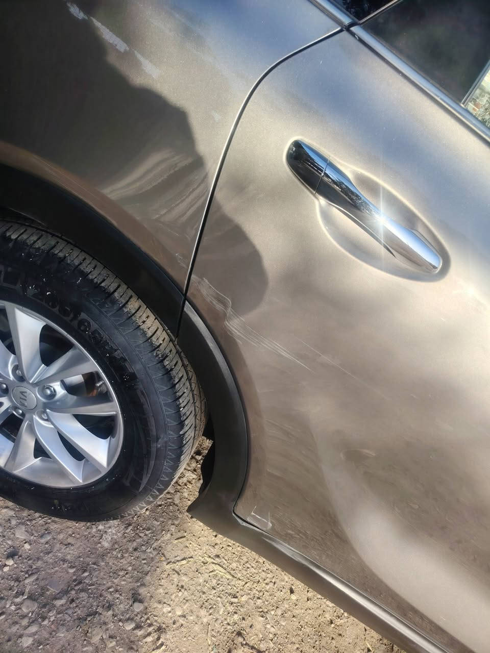 السلام عليكم ورحمة الله. سورنتو موديل ٢٠١٨ وارد امريكي ٧ راكب محرك ٢٤٠٠ جي دي اي 
اللون فيلي ..رصاصي محدد..
الضرر ..ربع بنيد ودعاميه أمامية
بيها شخوط قلية موجودة بالصور 
 ايرباك طاك
العنوان ديالى كنعان
السعر ١٦٠ قفل بيع فقط بدون مراوس وبدون اقصاد 
رقم الهاتف ***********
