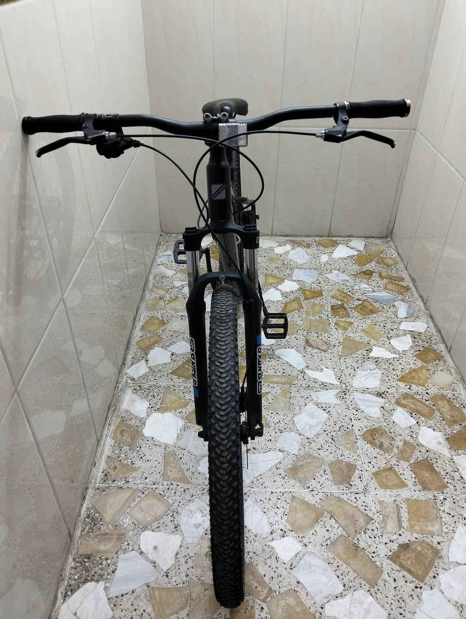 دراجة اصلي امريكي ماركة UNIVEGA 🇺🇸🇺🇸
الحجم 27.5 

الهيكل من الالمنيوم 
الدبل ماركة SR Suntour  
التايرات KENDA 
عدد السرعات 1/8 
سستم MICROSHIFT 
بريكات دسك ميكانيك

دراجة ما بيها ولا جزء عادي او تجاري والمواصفات مكتوبه فوك واهل الخبره يعرفون نوع الدبل والتاير والسستم
السعر ﴿170﴾
الاتصال [***********]
 متوفر خاص
