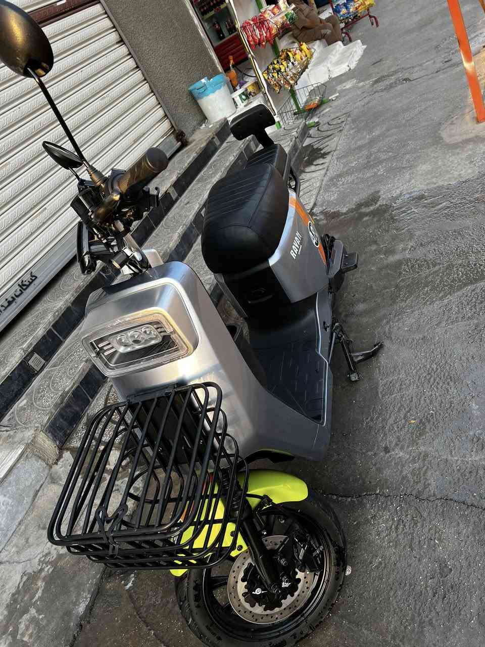 السلام عليكم
للبيع دراجه ريان A8L
الدراجه نظيفه جداً ماشيه 900 كيلو 
6 باتريات 32 امبير الكبار 
ملف 1500 
2 سويج 
2 بصمه 
مثبت هاتف وشاحن 
دبل اشاره 
الدراجه تمشيك 60 كيلو حقيقي 
وسرعتهه 70 حقيقي 
السعر 700 وبيهه مجال 
للاستفسار الاتصال 
***********
