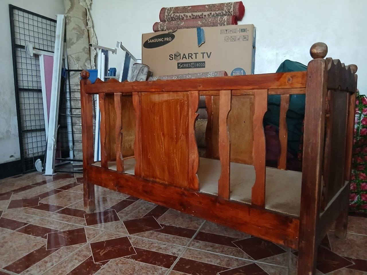 السلام عليكم لبيع قريوله اطفال خشب تزكام الطول 120 × 60 سعر,100وبيها مجال مكان بابل  قضاء المحاويل للاستفسار***********
