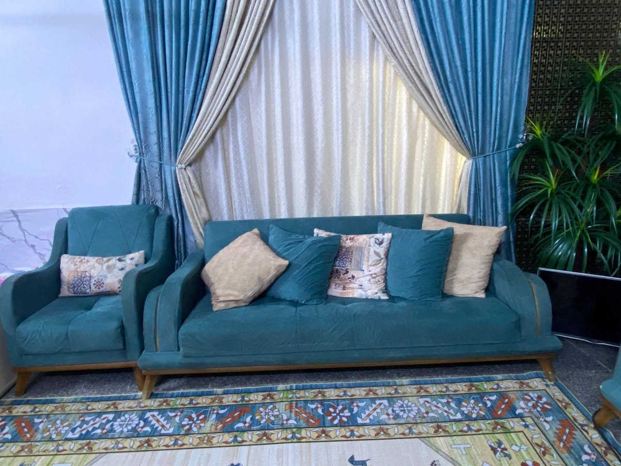 السلام عليكم 
تخم تركي اصلي درجة اولى مقعدين صغار ومقعدين كبار ووحده وسطيه ورايدته 700 وبي مجال
للأستفسار 
***********
