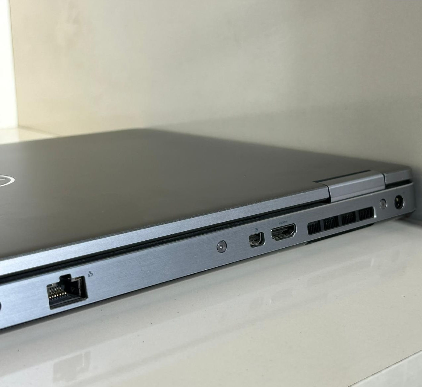 گواهم الله ، لابتوب مرعب يطل عليكم، مخصص للبرامج الهندسية و التصاميم و الألعاب.

المعالج / i9-9980HK (كور آي 9 .. جيل 9 .. أقوى و أسرع و أعلى فئة HK)

الهارد / M2 SSD 512 گيگا (أسرع من جيل SSD إلي هو اصلا سريع)

الرام / 32 گيگا DDR4 (گاعد تتخيل شگد ؟ ذاكرة عملاقة .. طلقة)

كارت الشاشة #الخارجي / NVIDIA Quadro T1000 حجم 4 گيگا

كارت الشاشة #الداخلي / Intel UHD Graphics 630 حجم 16 گيگا

مجموع كروت الشاشة (20 گيگا) دتشوف الرقم؟ يعني سلاسة رهيبة بالبرامج والألعاب.

حجم الشاشة 15.6 أنچ ، دقة Full HD

كيبورد ضوئي (عربي إنكليزي)

بصمة إصبع 

تحتوي على منفذين تايب سي (ثندربولت) 

مكاني بغداد - توصيل #مجاني لكل محافظاتنا الغالية.

رجاءاً عبر الواتساب فقط ***********

#ملاحظة: كل التفاصيل المهمة ذكرتها، أي سؤال، أي أستفسار، آني حاضر ، #السعر 890 الف وبي مجال بسيط (مع سيت ملحقات موضح بالصور) تريد تشرفني يم بيتي تفحص براحتك أو تريد أوصله إلك مجاناً، آني حاضر للي يطيب خاطرك وبيكم الخير والبركة.
