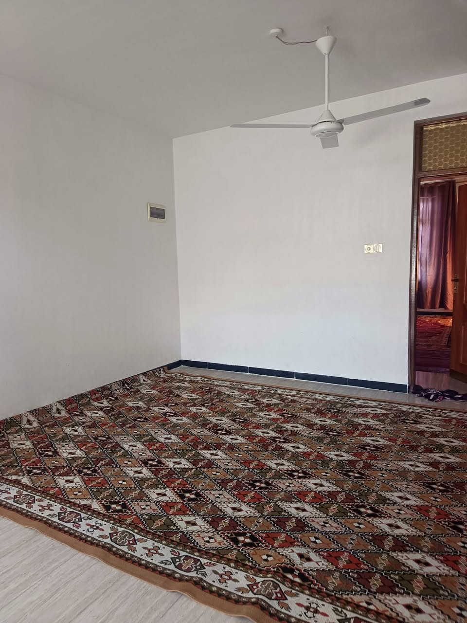 🏡 دار للبيع – بابل / حي الجزائر
━━━━━━━━━━━━━━━━━━━━━━
📍 خلف المحكمة الاتحادية
قرب مطاعم الجمجمة
━━━━━━━━━━━━━━━━━━━━━━
📐 المساحة: 200 متر
📜 طابو زراعي – سند 25
━━━━━━━━━━━━━━━━━━━━━━
🔹 طابقين
🔹 تقع على فرعين (أمامي وخلفي)
━━━━━━━━━━━━━━━━━━━━━━
الطابق الأول:
غرفة نوم – استقبال + هول
مطبخ حار وبارد
كراج – حديقة
━━━━━━━━━━━━━━━━━━━━━━
الطابق الثاني:
3 غرف نوم – هول
مجموعة صحية
━━━━━━━━━━━━━━━━━━━━━━
💰 السعر: 190 مليون
✨ قابل للتفاوض
━━━━━━━━━━━━━━━━━━━━━
📞 لــلــاســتــفــســار والــاتــصــال
🏢 مــكــتــب عــقــارات أَبــراج بــابــل:

• ***********
• ***********
• ***********
🏢موقـــع ألـــمـــكـــتـــب:
📍 بــابــل – حــي الــجــزائــر – مــقــابــل الــجــســر الــدولــي
━━━━━━━━━━━━━━━━━━━━━━
