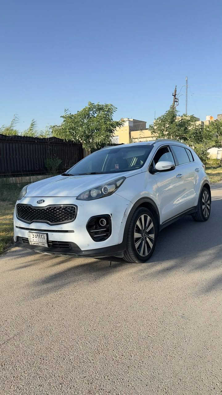 سلام عليكم
سبورتج 2017 خليجي للبيع 
سيارة ستندر مواصفات 
. تحكمات ستيرن كامل 
. شاشة اندرويد 
. كاميرا 
. كروز سرعة 
وهاي المواصفات الاعتيادية 
سيارة عليها ادامة كاملة 
تخم تاير جديد 
سيارة مابيها نقص ابداً شغل واطلع 
السيارة بيها شخوط ولكن بدون حادث بدون ايرباك 
الشخوط ممبينه من بعيد والشخوط يخفن بلتكحيل 
السعر 150 
للأستفسار 
***********
