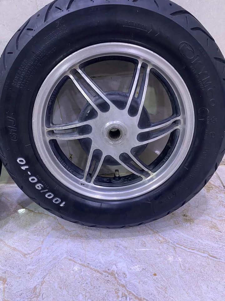 السلام عليكم ويل نجمة وتايرات وفلنجة شلع للبيع الويل مكفول من عواج ومن صبغ وكلش نضيف والطاسة نضيفة 
السعر خاص♥️.


**إذا كنت صاحب هذا الإعلان وتريد حذفه لأي سبب، رجاءا أرسل رسالة إلى الدعم الفني**