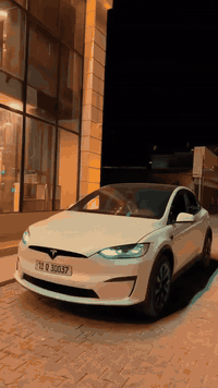 تيسلا xموديل 23 
ضررهه ربع جاملغ 
سعرها 400 او عشر أوراق او بيها مجال الطيبين 
***********
