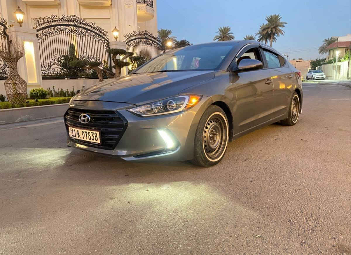 النترة ٢٠١٨ وارد أمريكي محرك مبدل حاوية جديد كير اوتو ضربته فقط دعامية امامي ومصبوغ باب السايق والخلف السايق والجاملغ الخلفي اثر شخوط ألسيارة ليبل واحد تبريد شغال تخم تاير جديد تحكم ستيرن والسيارة مثل ما موضح بصورة السعر ١٣٠ وبيه مجأل استفسار على الرقم ***********
