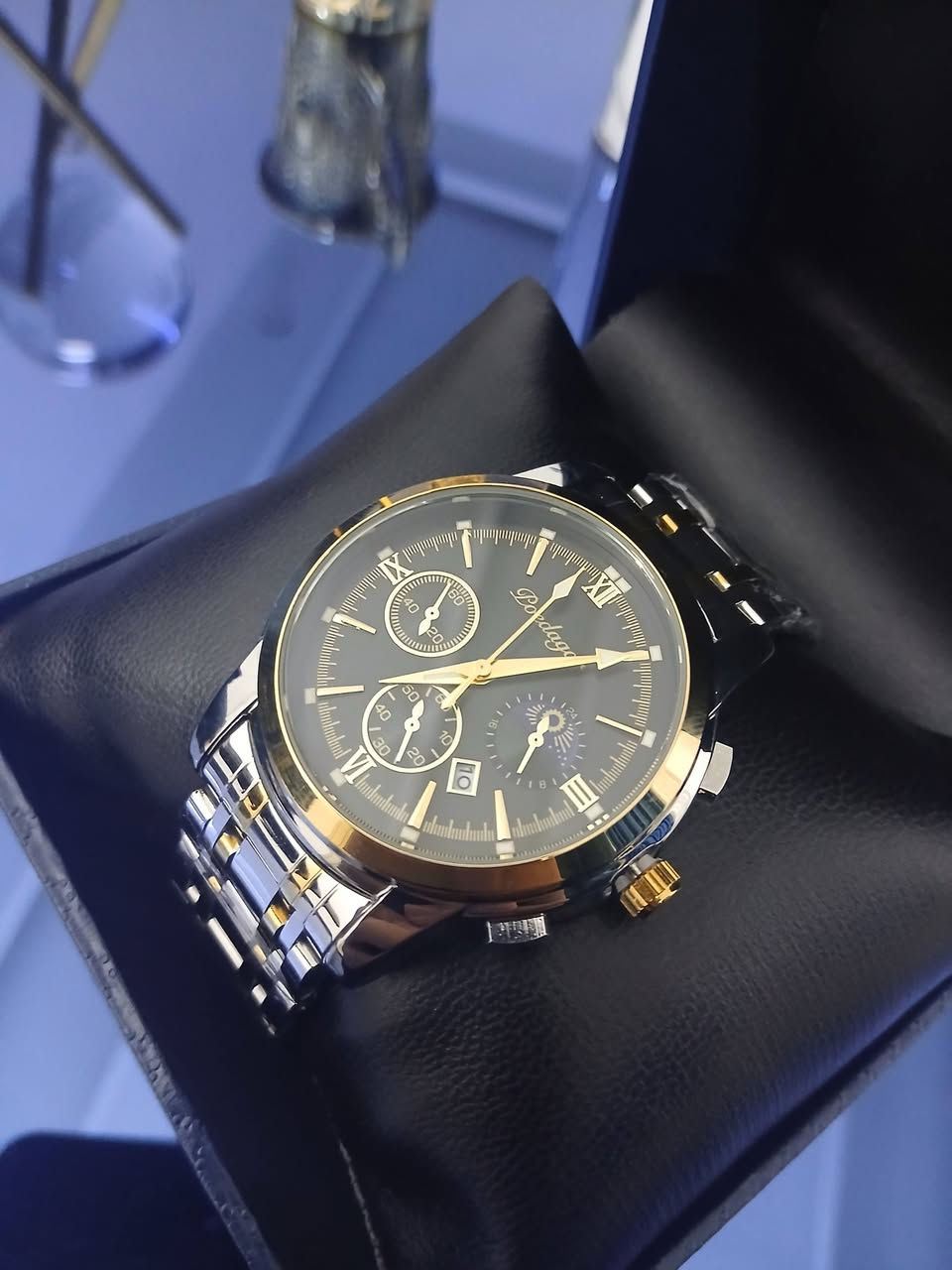 الفخامة والأناقة والجودة.. كلها بساعات ماركة POEDAGAR وبأسعار خيالية! ✨⌚
​ تصميم "الكرونوغراف" الفخم، الذي يجمع بين الدقة والمتانة.

• ​الزجاج: كريستال مقاوم للخدش.
• ​السوار: ستيل (Stainless Steel) مقاوم للصدأ.
• ​المقاومة: مقاومة للماء تحت ضغط 30BAR (للاستخدام اليومي).
​🎨 الألوان المتوفرة:
1️⃣ الميناء الأبيض والذهبي: مع إطار ذهبي وسوار متداخل.
2️⃣ الميناء الأسود والذهبي: مع إطار ذهبي (فخامة كلاسيكية).
3️⃣ اللون الأسود الكامل: لعشاق التميز والأناقة العصرية (Full Black).
​💰 السعر: 28 ألف دينار فقط!! 💰
​🚚 التوصيل: متوفر لجميع محافظات العراق.
​📞 للحجز والاستفسار:
• ​راسلنا على الخاص .
• ​أو تواصل معنا عبر الواتساب.
​الكمية محدودة.. سارع بالحجز الآن!


**إذا كنت صاحب هذا الإعلان وتريد حذفه لأي سبب، رجاءا أرسل رسالة إلى الدعم الفني**