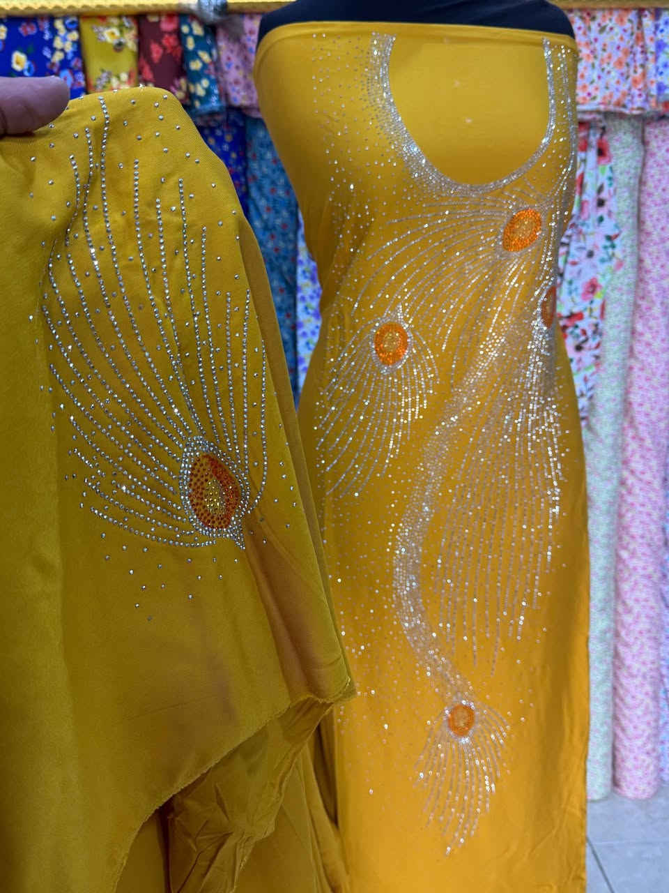 موديل جديد😍
النقش يكون 3 الوان

كشمير كابوى مطاط الاصلي 
الشذر شرط الغساله 
متوفر على جميع الوان الكشمير 
توصيل لجميع المحافضات 5.000 

متوفر جمله ومفرد


**إذا كنت صاحب هذا الإعلان وتريد حذفه لأي سبب، رجاءا أرسل رسالة إلى الدعم الفني**