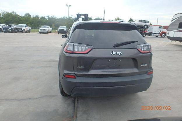 جيب بزون 2019
 فئة لاتيتيود (Latitude
وارد امريكي كشن كهربائيّ تدفئه تبريد السياره جديده مكان السياره العماره  
محرك 4 سلندر 2400
ماشية 100 الف ميل
رقم بغداد
حادثها فقط دعاميه 
السعر 130 قفل للاستفسار ***********
