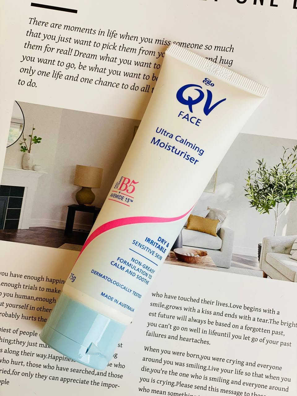مرطب الوجه QV Ultra Calming Moisturiser هو مرطب يومي مصمم خصيصًا للبشرة الحساسة والمتهيجة. 😍😍😍

المنتج: مرطب الوجه QV Ultra Calming Moisturiser.

الحجم: 75 جرام.

المميزات: تركيبة خفيفة الوزن وغير دهنية، تحتوي على برو فيتامين B5 وفيتامين B3 لتهدئة وترطيب البشرة، وخالية من العطور والألوان واللانولين والبروبيلين جلايكول.😍🌸

الاستخدام: مناسب للاستخدام اليومي بمفرده أو تحت المكياج، ويوفر ترطيبًا لمدة 24 ساعة.🌿
المنشأ أستراليا الأصلي 🇦🇺


**إذا كنت صاحب هذا الإعلان وتريد حذفه لأي سبب، رجاءا أرسل رسالة إلى الدعم الفني**