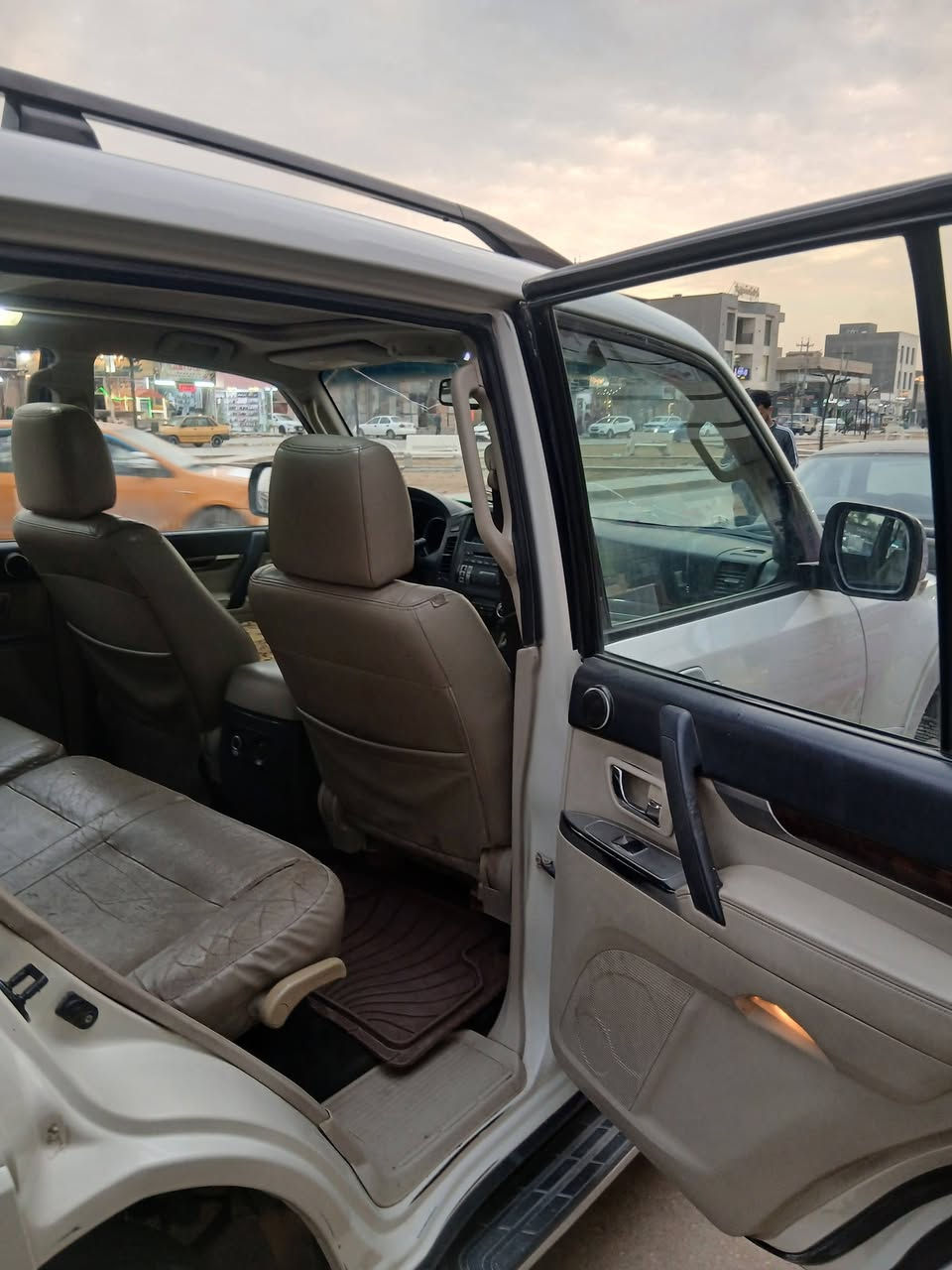 السلام عليكم باجيرو حبتور ٢٠١٤ للبيع او المراوس  فول مواصفات بسمي *********** 
***********
