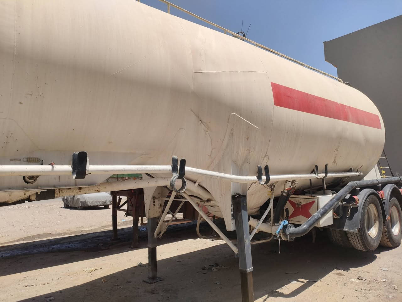 السلام عليكم سايلو سمنت سويدي للبيع دويز 3 السعر 90ورقة العنوان الموصل ***********،***********
