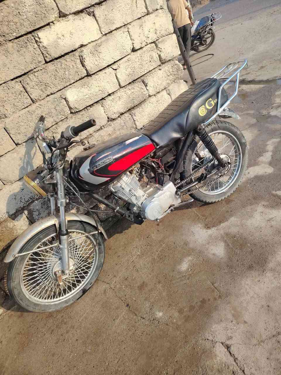 السلام عليكم دراجه للبيع سعرها200 وبيها مجال شغاله مابيها شي مكاني بيجي *********** بي واتساب
