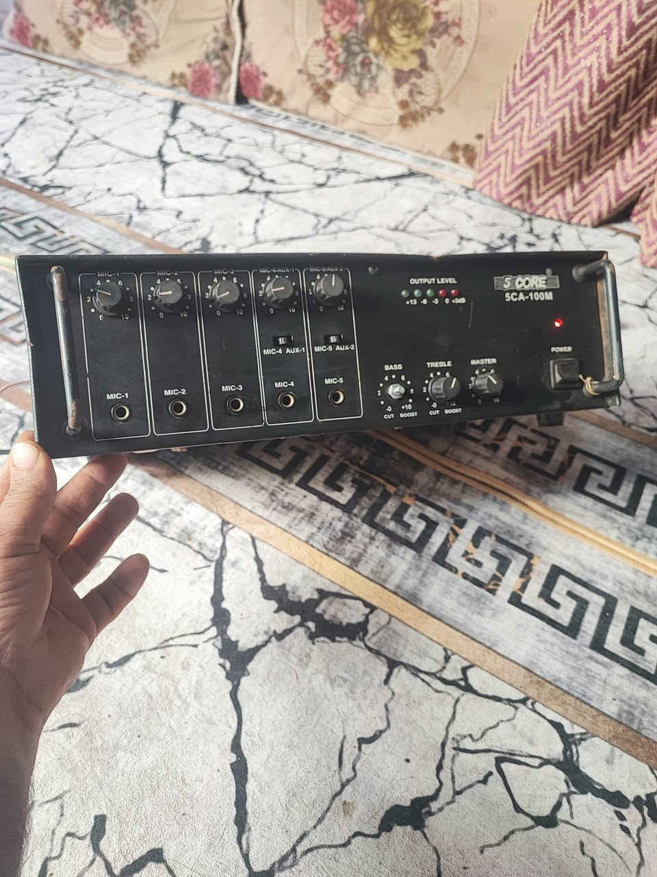 جهاز بوقيات باله مال مساجد يشتغل الصوت عالي لكن مو صافي ماعرف شنو الخلل إن شاء الله يطلع بسيط السعر 60 الف موجود توصيل لجميع المحافظات ***********
