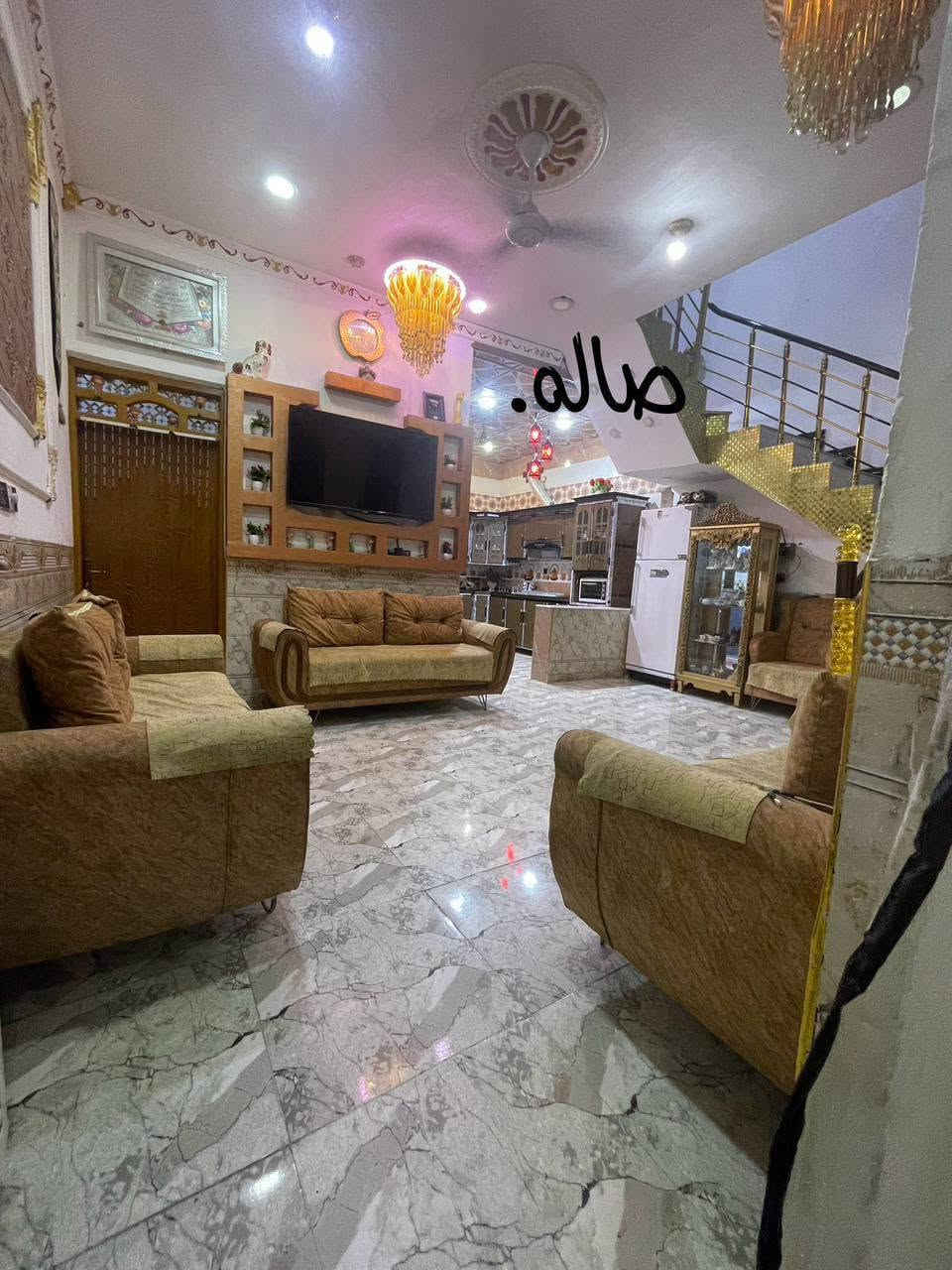 ياالله بيت للبيع منطقة حي الفداءركن وجهين بفرع الصيدليه دكتوره بذورالبيت قاطين كونكريت مسلح طابوق بناء درجه اولى يتكون من ثلاث غرف نوم وستغبال وصاله صحيات داخليه و خارجيه السعر130بي مجال الشراي ***********
