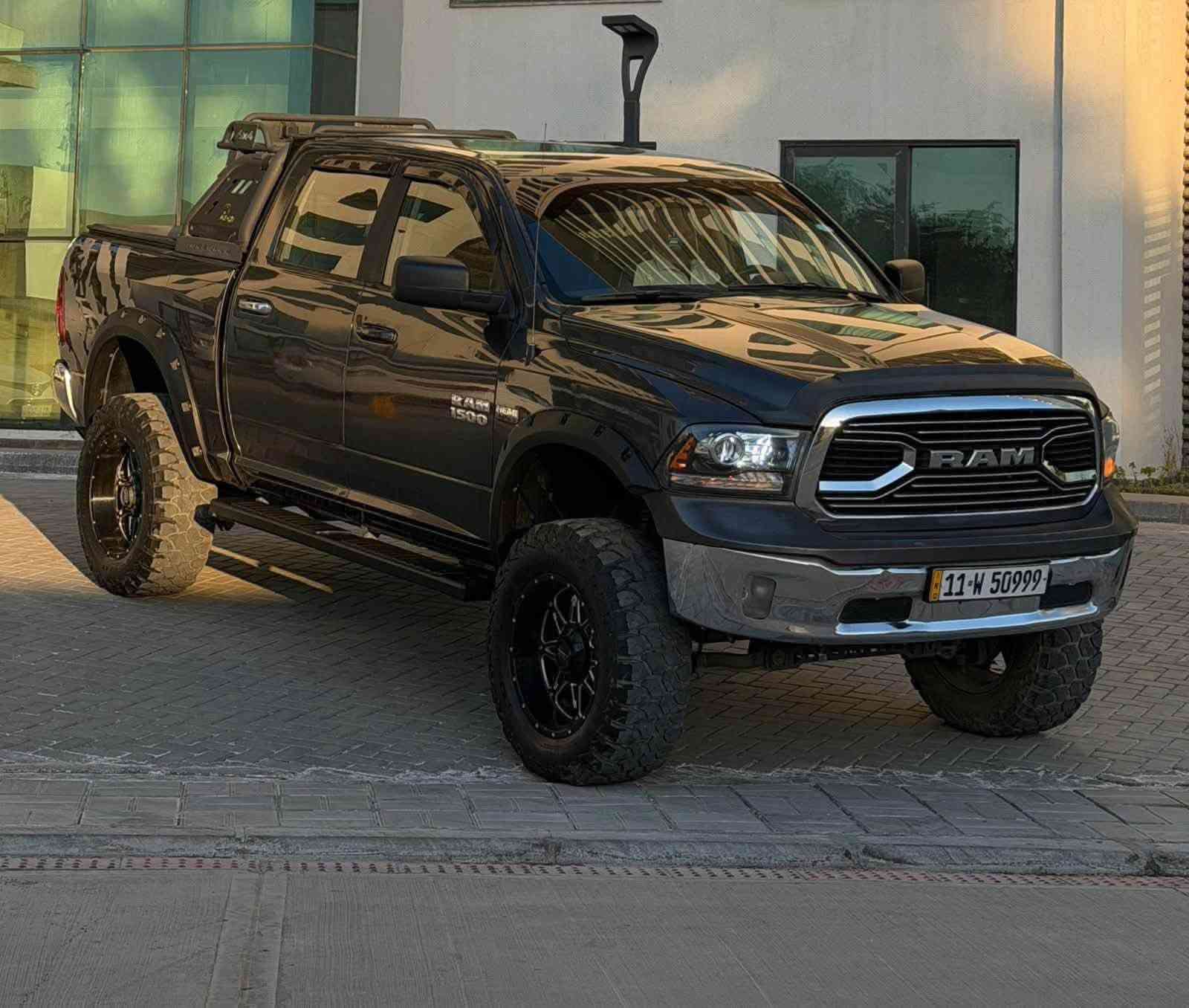DODGE RAM 1500 SLT CLASSIC 2017 V8
النوع : دوج رام 🐏.
الفئة: كلاسك CLASSIC.
الموديل: 2017.
اللوحات: بغداد.
المواصفات الاساسية:
١- الباب الخلفي طويل وبدي قصير.
٢- محرك بسعة 5700 سي سي (V8) هيمي🏎💪🏻
٣- المسافة المقطوعة فقط (170 كيلو).
٤- شاشة كبيرة (تيسلا) نَفكَيشن (GPS) مع تحكم كامل في التبريد من خلال الشاشة والعديد من الميزات الاخرى.
٥- كاميرا خلفية دوارة.
٦- تحكم في مقود العجله و في نظام الكروز المخصص للسرعة.
٧- زر التحكم في نظام مانع الانزلاق(التراكشن) و السحب (TOW/HAUL).
٨- المقاعد جلد تحتوي على ايرباكات.
٩- قطعتين تبريد امامي وخلفي.
١٠- مخارج طاقة و USB.
________________________________
التعديل والاضافات: منظومة غاز 80 لتر اتفول ب 10 الاف اقتصادية الى درجة 
١-السيارة تحتوي على تعديل كامل بالنسبة لنظام التعليق الهوائي (مرفعة 6 انج ) وكما مبين في الصور
٢- ويل تزويد وتاير تزويد امريكي الصنع اصلي، تم اضافته في امريكا
٣- تايرات جبلية امريكية الصنع نوع (COOPER) كما مبين في الصور.
4-دبلات غاز تزويد من شركه رف كانتري سعر الزوج 1000$ 
5-طبلة اعلى تزويد سعر الزوج 12 ورقه 
________________________________ 
ملاحظات:
١-الحادث بسيط جداً طخة بسيطة في باب السكن فقط و(بدون اي ايرباك) (السيارة جديدة جدا ومميزة جدا عن مثيلاتها) . لكن صبغ جمالية بشرط بدون دواخل 4 قطع فقط رش والصور موجوده قبل الصبغ وبعد الصبغ والسياره ليبل واحد كلها 
٢- السعر (220 ) قابل للتفاوض 
٣- مكان السيارة المنصور
***********
