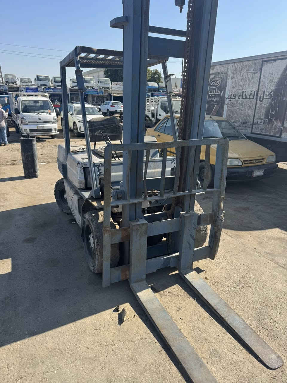 رافعه كوماتسو للبيع محرك شغال فقط متروكه للتواصل ***********
