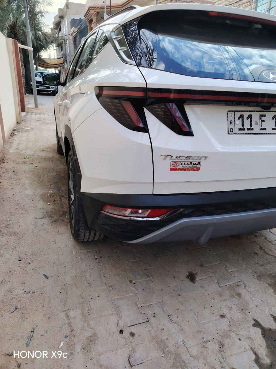 توسان 2024 خليجي مكفولة
✅️بصمه ، تشغيل عن بعد 
✅️اوتو هولد ومود درايف
✅️مقاعد كهرباء 
✅️تبريد أمامي وخلفي
✅️بردات خلفية 
✅️ماشية 41 ألف كيلومتر 
✅️السيارة مكفوله ماعدا المحرك مفتوح تبديل رواجز فقط 
✅️رقم بغداد 
✅️ويل حجم كبير ١٨
✅️للإستفسار ***********
