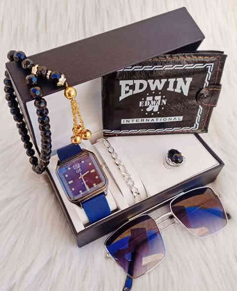 #عروض
#هدايا #رأس_السنه🔥👇
اجمل الهدايا رجاليه ونسائيه 🎁
ســعر السيت ب 10 الـف 😍
والتوصيل 5 لجميع المحافظات❤️‍🔥
للحجز والاستفسار مراسلة الصفحة 
اذا مو نفس الي بالصورة توصلك (لا تستلمها) 
ملاحظه: العلبه للعرض يجي السيت بعلبه هدايا حجم صغير ✨واذا نفس العلبه سعر يختلف 
للاتصال ***********
واتساب ***********
