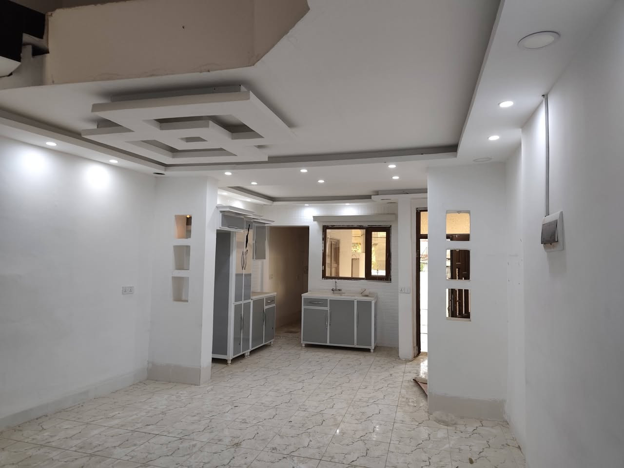 #دارللبيع مساحة 100م  طابقين
كركوك بنجاعلي مقابيل الملعب خلف تجاري 
كلش قريب من سايديناستقبال
#مكونات (غرفة نوم مطبخ وصحيات
ط2 غرفتين+صحيات
 وكراج سيارة)
فول خدمات
فرع عريض
فرع تبليط
فول سيراميك
سقف مغربي
ماي حلو بين يوم ويوم
#سعر 48مليون  وبي مجال 
***********واتساب
*********** فايبر
#مكتب_عقارات -اسيا
