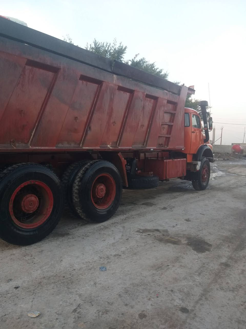 السلام عليكم
من رخصة صاحب الكروب 
سيارة اقجم للبيع موديل 90
السيارة جاهزة وجديدة من 
كافة النواحي رقم نجف مشروع
وطني مكانها النجف السعر 35
مليون الاتصال  ***********
