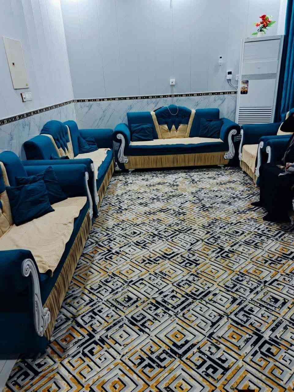 ♕ بسم الله الرحمن الرحيم اللهم صلِّ على محمد وآل محمد ♕

🏠  :  منزل للبيع طابقين 

🌐  :  الموقع مجمع ابن يقطين 

📐  :  المساحة  220 متر ركن 

🏗  :  بناء حديث مسلح  كونكريت 
ــــــــــــــــــــــــــــــــــــــــــــــــــــــــــــــــــــــــــــــــــــــــــــــــــ

             تـــــــــــفـــاصيـــــــــل اكـــــــثــــــر 

الطابق  1) 

غرفة نوم عدد 2  + صاله  + مطبخ حار وبارد + استقبال 

+ حمامات داخلي وخارجية  + كراج كبير 

الطابق 2)

غرفة نوم عدد 4  + صاله كبيره  + حمامات 
ــــــــــــــــــــــــــــــــــــــــــــــــــــــــــــــــــــــــــــــــــــــــــــــــــ

💰  :  السعر  180 مليون 

ملاحظه المنزل مطلوب للمصرف العقاري 40 مليون  يخصم من السعر 

📲  :  الاستفسار اكثر الاتصال على الرقم 

📞  :   ‏‪0788 251 8491‬‏   واتساب 

✨  لــن تـکون وحـيداً ابـداً مع  الــ مهيمن  للعـقار  ✨
