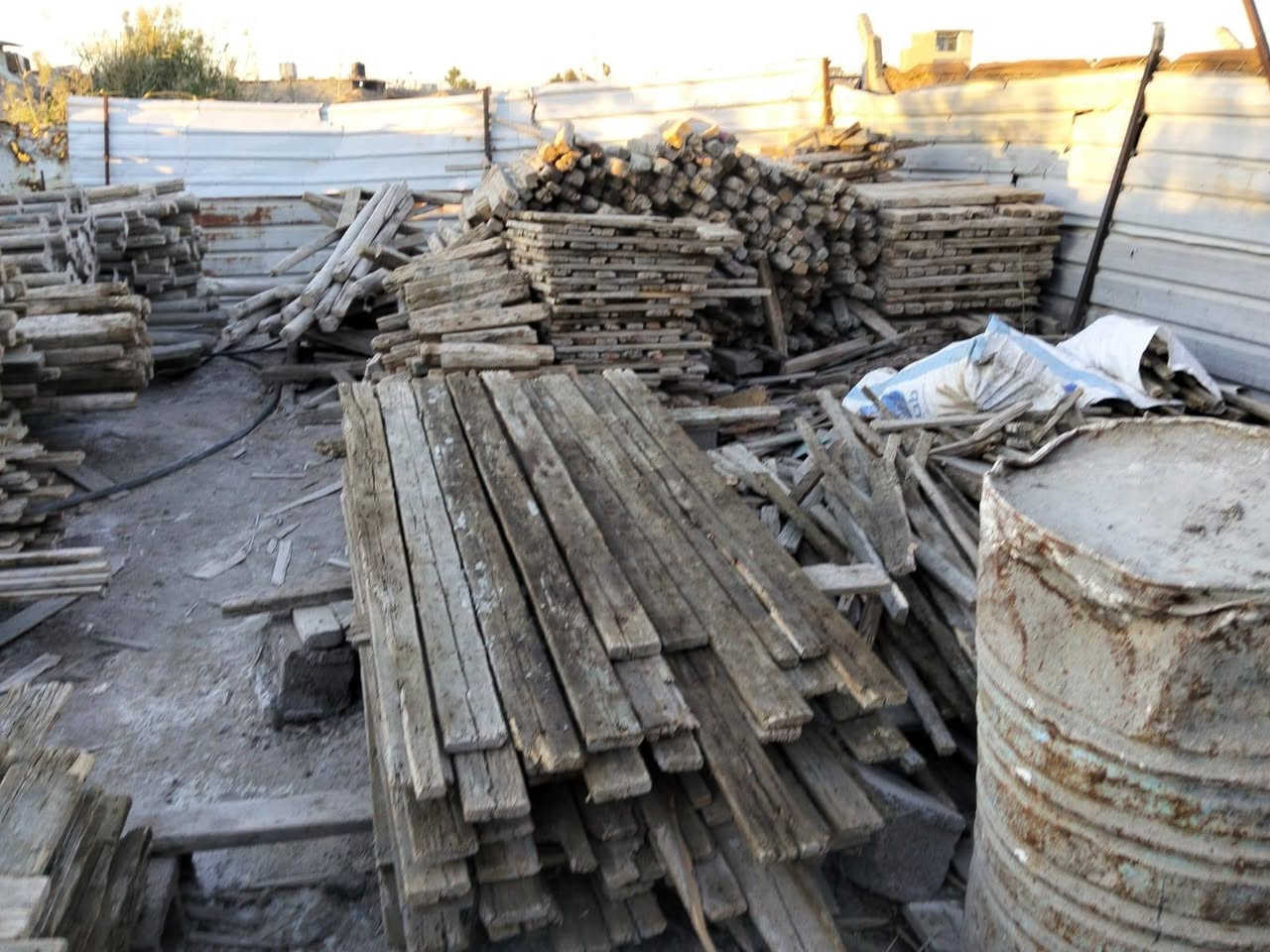 خشب للبيع نظيف تقريباً 11مكعب لو أكثر   بس اللوح ال4متر 6مكعبات / وياه 200تكمه بدون جكات
موقع الخشب/بغداد البياع قرب تقاطع درويش
الإتصال /*********** سعد 
اخون الي يريد يشتري الخشب يتصل بصاحب الخشب على الرقم أعلاه اني مكلف بالنشر
