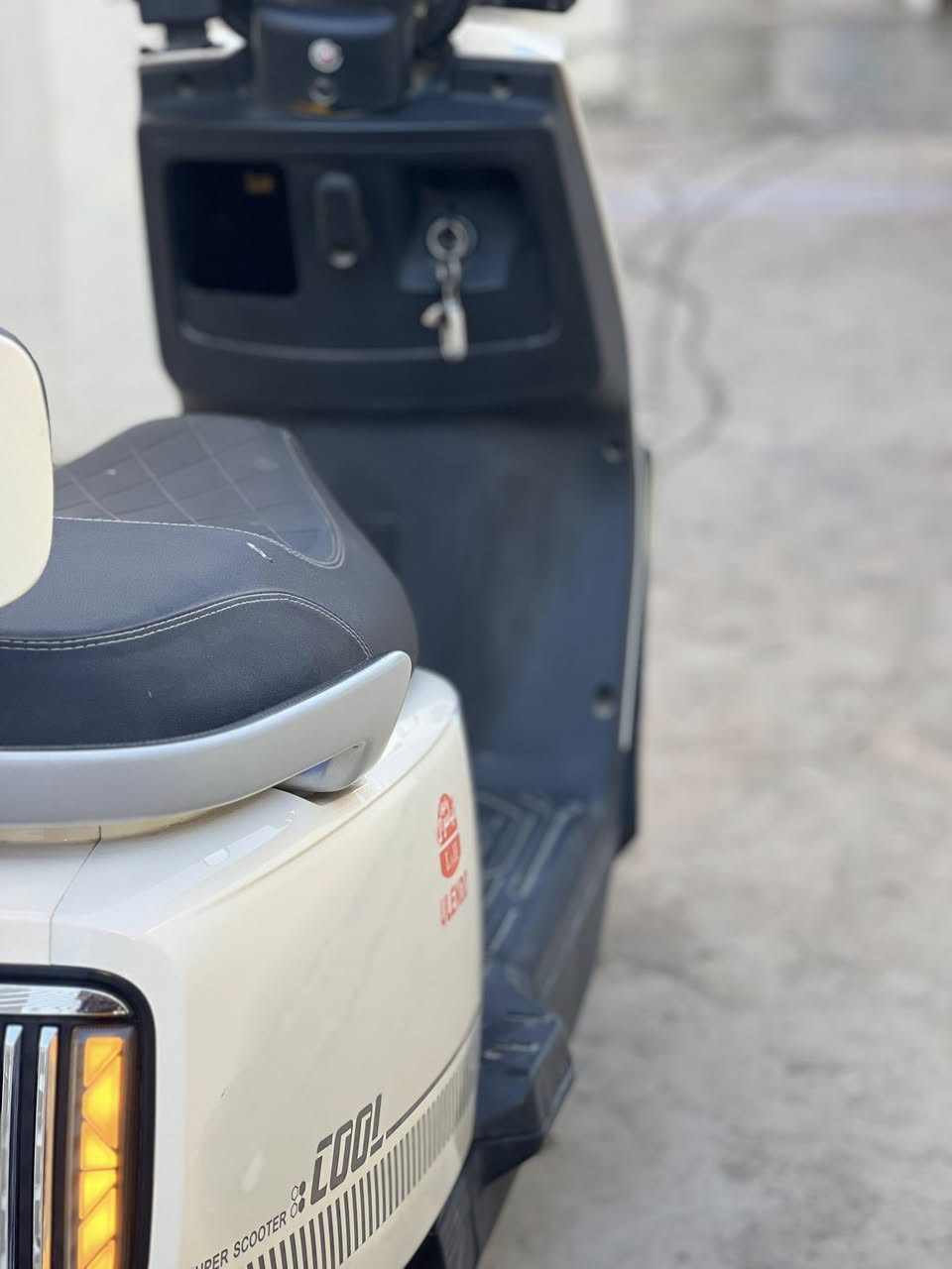 السلام عليكم 
دراجه شحن للبيع موديل 2024
كلش نصيفه 
سرعه 80
6 بطاريه  
الهاتف !***********
