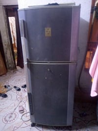 ثلاجات • عاطلات • للبيع
