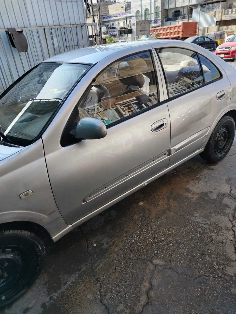 سلام عليكم للبيع نيسان سني  موديل 2012
سيارة مكينة وكير وتبريد مكفول الكشر بيه ملاحضات طخات واضحة بلصور مكاني بغداد الشعب السيارة معروضة ب٨٥ وبيه مجال حك الجية ***********
