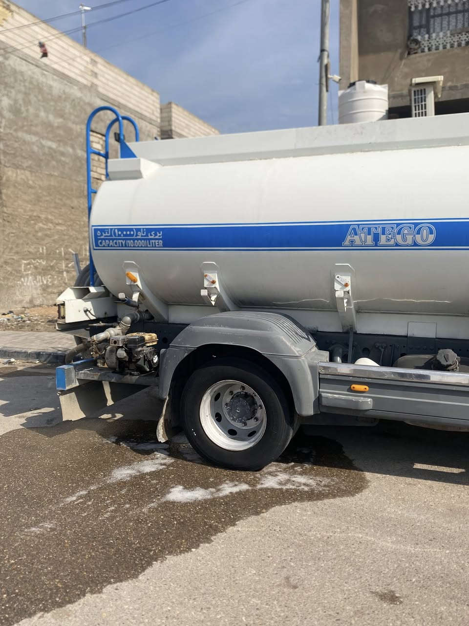 السلام عليكم تنكر اتيكو دمعه فحل (٤) سلندر للبيع موديل 2006 الحموله ١٠ طن مكان السياره بصره مكينه كير شاصي كفاله عامه للستفسار (***********)
