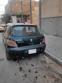 بيجو فرنسي للبيع راعيها متوفي گير ومحرك كورلا السعر 17 07804456371