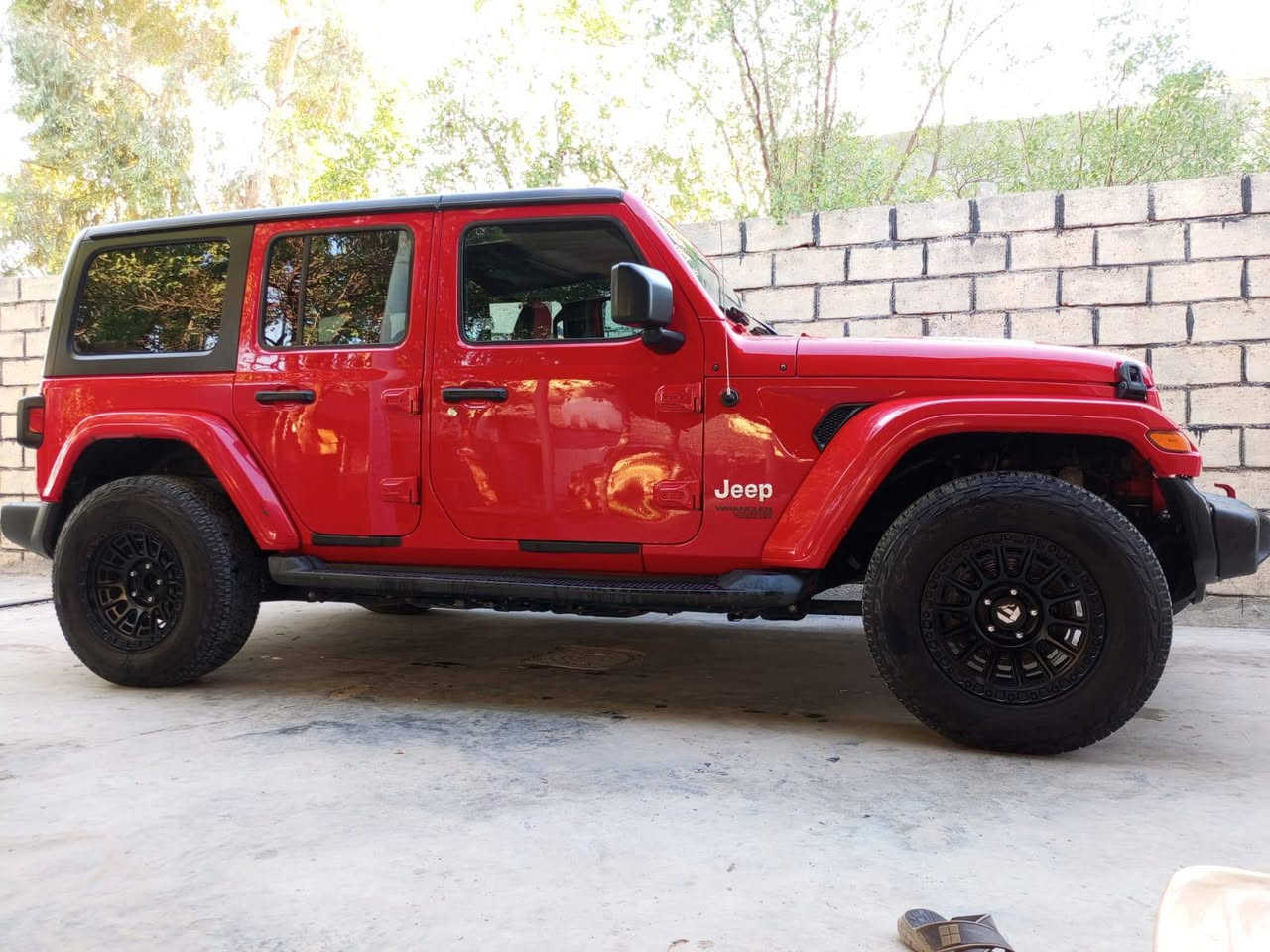 السلام عليكم جيب للبيع الموديل 2018 السعر 210المكان حي اور   تصال ***********
