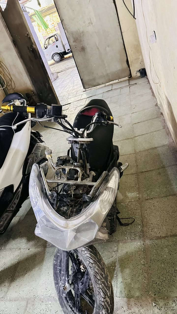 بي سي اكس للبيع بدون كفر 
كفاله حلال وحرام 
اغراضها موجود 
نقصها بس كفر ابيعلك على حطتها 
السعر ٦٠٠ 
للاستفسار ***********
