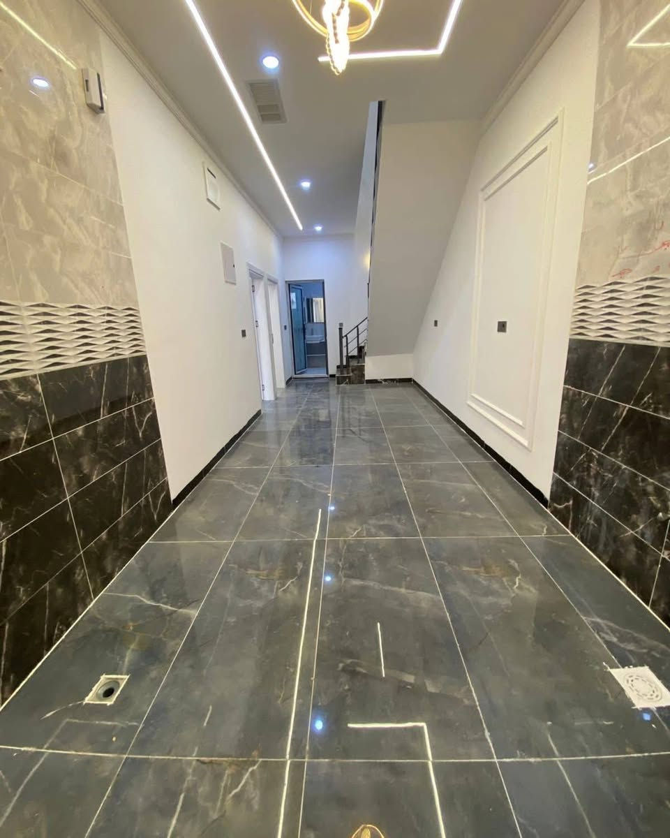 دار للبيع طابو ملك صرف المساحه 110 الواجهة 6.75بناء درجة اولى سقف مغربي  نظام تبريد مركزي بناء هندسي موقع مميز طريق بغداد خلف الجبهة التركمانيه الطابق الأول يحتوي على استقبال +مطبخ + مطبخ حار +غرفه نوم +صحيات
طابق الثاني يحتوي على (هول +غرفتين نوم +صحيات الاتصال على الرقم ***********
