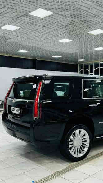 للبيع كاديلاك اسكاليد.بلاتينيوم. 
السياره مواصفات بلاتينيوم.فول الفول اعلى فئة بالكاديلاك داخل بيجي. ✈️✅

 السياره لون اسود♠️

موديل 2020

السياره خليجيه مكفولة كفالة عامة وكاله المنصور السيارة جديده بحاله الوكاله  

المواصفات📱👇🏻

🔵1-عداد المسافات⬅️37ألف  

🔴2-كشنات مساج 

🔵3-داخل بيجي.

🔴4-داخل ملكيVIP

🔵5-السياره4شاشات 

🔴6-كشنات تدفأة تبريد 

🔵7-فور ويل 

5️⃣بصمات 🔴

🔵9-الكشنات الخلفيه تدفأة 

🔴10-شاشه كبيره 

🔵11-قاصه 

🔴12-تحكم جهتين 

🔵13-داتاشو. 

🔴14-بصمة

🔵15-كشنات جلد

🔴16-جنطه جلاق 

🔵17-لد بالابواب 

🔴18-دوسات اوتو 

🔵19-ويل2️⃣0️⃣

🔴20-رادار امامي خلفي 

🔵21-وقوف تلقائي عند التقرب من جسم. 

🔴22-سقف شاموا اسود. 

5️⃣ كاميرات🔵

وباقي المواصفات المعروفة للبلاتينيوم. 
للاتصال / ***********
مكان السيارة بغداد _اليرموك بغداد
