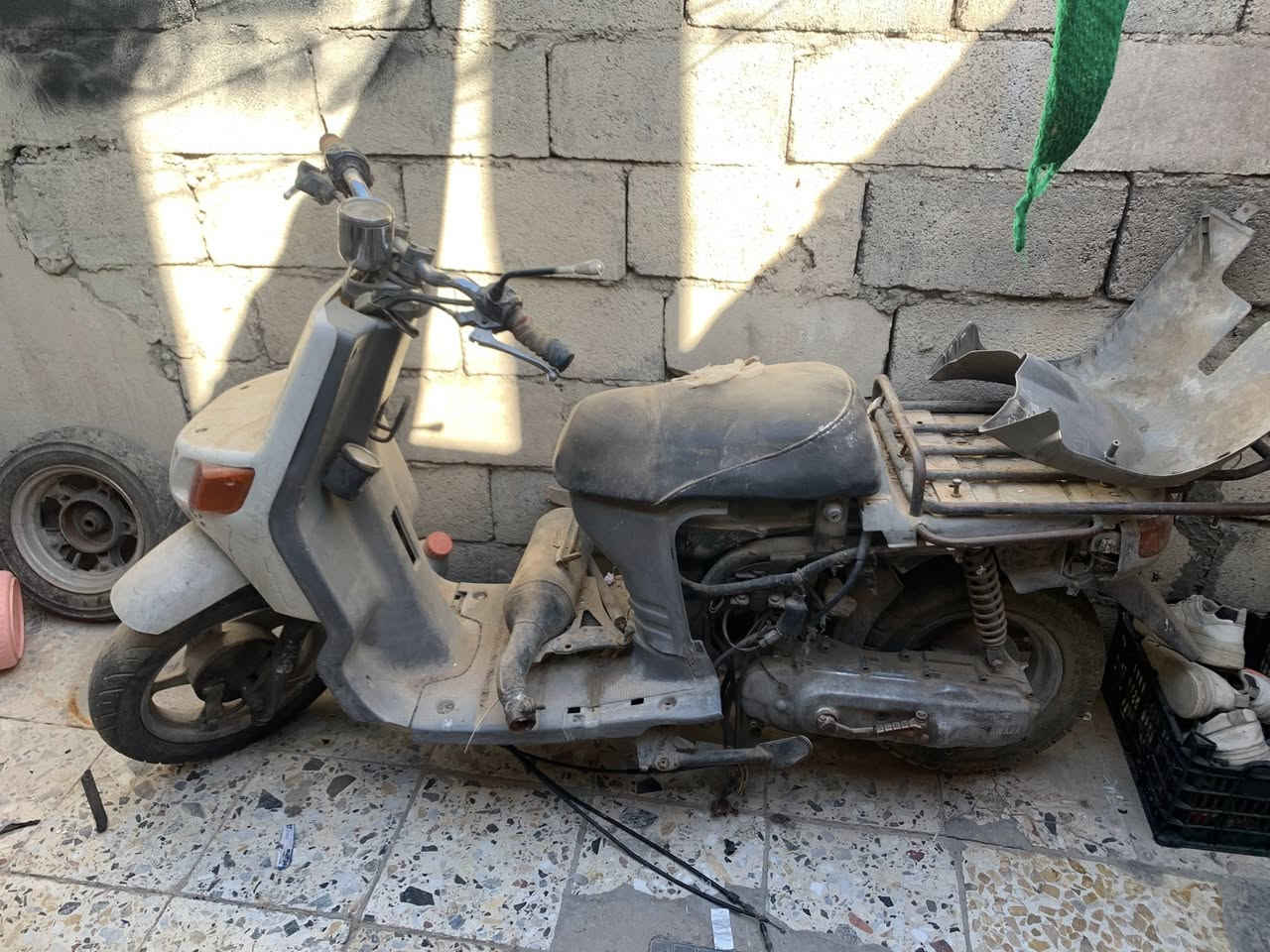 دراجه بيكم 60 مجفته  و متروكه غراض كامله عوزها فقط كابريتر وتاير خلفي وبريكات السعر 120 وبيها مجال


**إذا كنت صاحب هذا الإعلان وتريد حذفه لأي سبب، رجاءا أرسل رسالة إلى الدعم الفني**