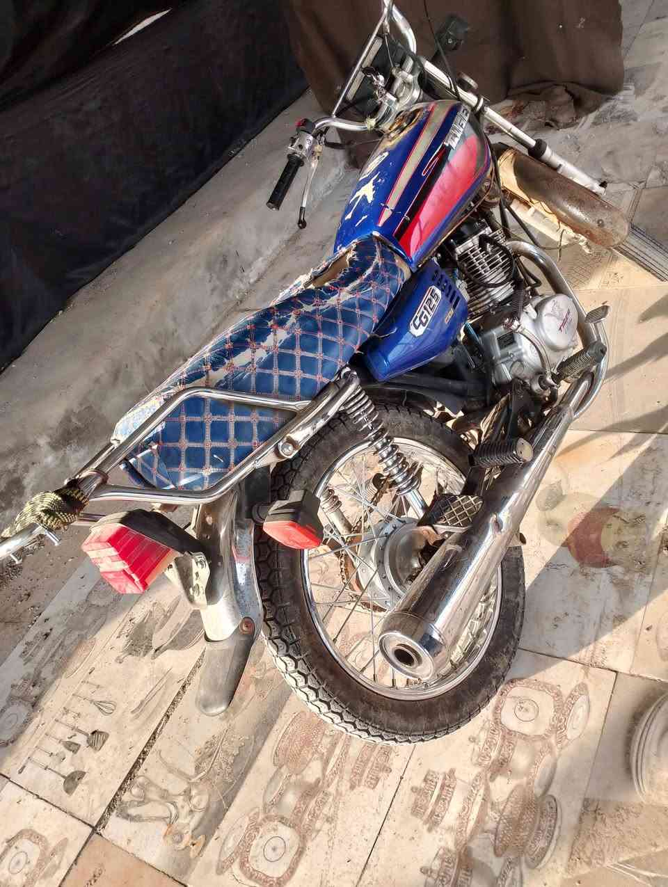 السلام عليكم شباب هاي دراجه تايكر مبدل بوش وبستم فقط ولباقي كله شغال مديل 20 السعر 500 رقم تليفون ***********
