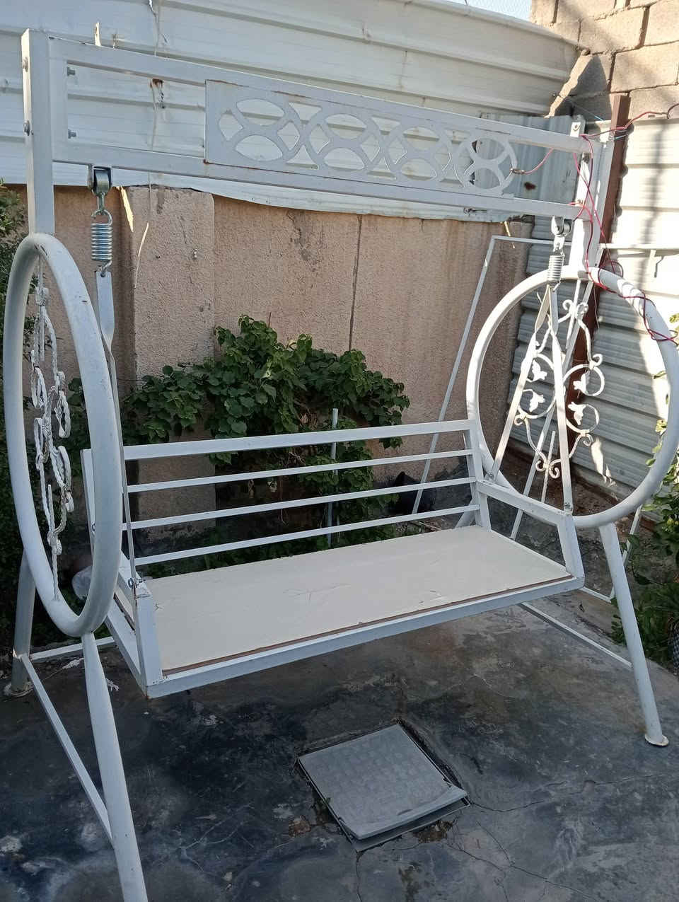 مرجوووحة تكمه من الحديد الثقيل🎡
تحمل 3 اشخارص استعمال جدا قليل💁
         💵السعر 175 الف .....
📍العنوان .... بغداد شارع حيفا🏙️
       📱***********
        🙈لايوجد توصيل🙈
