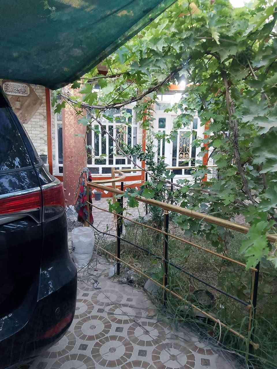 دار للبيع.  طابور صرف    في الهاشميه 
دار  المساحة 300م الجمعيه قرب معهد الغدير يتكون من طابقين 
الطابق الاول غرفتين نوم 3*4  وصاله 10*4.5 ومطبخ 6*4. حار. وبارد واستقبال 9*4. وترك حول الدار
الطابق الثاني غرفه نوم 5*4 و 7*4 بيتونه 9*4.5
مجمع صحيات داخلي ومجمع خارجي  للاستفسار الاتصال على الارقم 
***********
    ***********.
