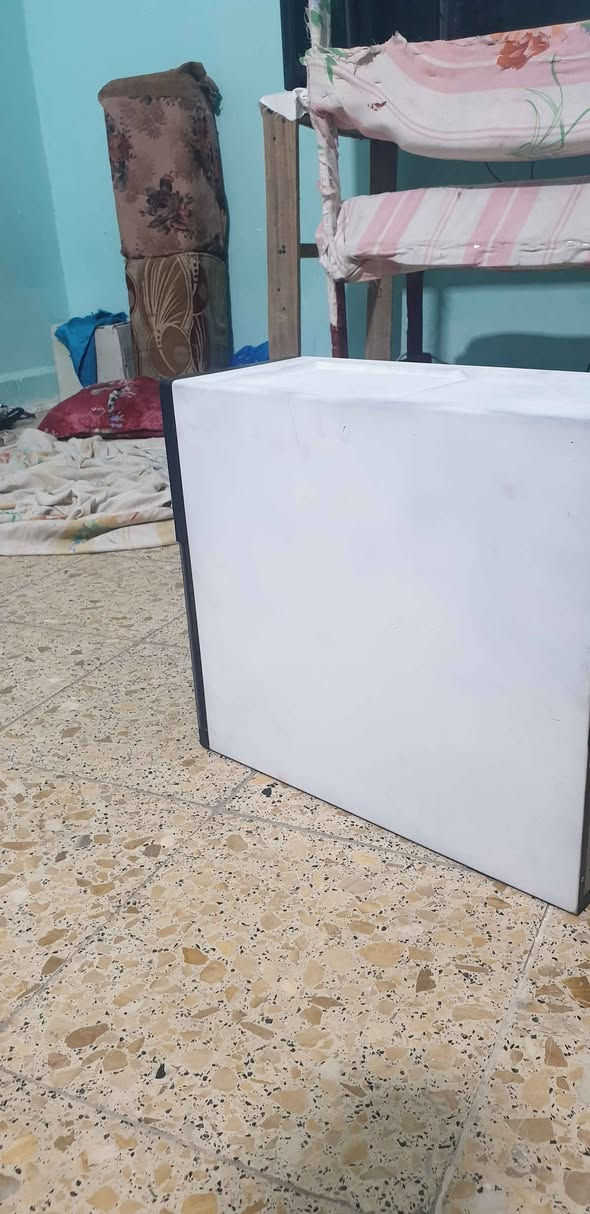 للبيع: حاسبة مكتبية سريعة ومطورة (شرط الشغل)

​للبيع جهاز Dell OptiPlex 390 مطور بمواصفات قوية جداً للمهام اليومية والدراسية، الجهاز بحالة ممتازة وشغال 100% ومفحوص.
​المواصفات:

​المعالج: Intel Core i7.

​الرام: 16GB (لون أسود، مظهر أنيق).

​الباورسبلاي: الأصلي الخاص بالجهاز.

​مميزات إضافية:

​الأداء: الجهاز قادر على تشغيل ألعاب القصة (الألعاب المتوسطة والقديمة) بأداء مقبول ومستقر، فهو ليس جهاز "ألعاب ثقيلة" لكنه يقدم تجربة جيدة في الألعاب المتوسطة.

​ملاحظات مهمة:

​الجهاز يُباع بدون هارد (HDD/SSD)، المشتري يحتاج يضيف هارد وينصب ويندوز.

​الجهاز شغال بالكامل "شرط الفحص".

​السعر: 120 ألف دينار عراقي (نهائي).

​للتواصل:

​[0781118557].

​مكان المعاينة: [ذي قار]. ناصرية, ذي قار


**إذا كنت صاحب هذا الإعلان وتريد حذفه لأي سبب، رجاءا أرسل رسالة إلى الدعم الفني**