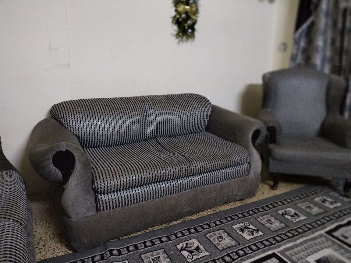 أغراض للبيع للاستفسار اتصال على ***********
