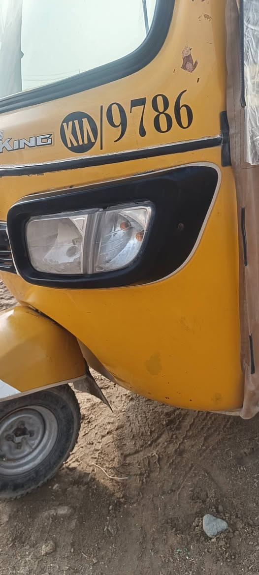 تكتك تي في اس 19 سنوية فقط كربلاء
نضيفة وحلوة كلشي بيها شغال ضفيرة وتواير جديد مجفته بيها ضربة امامي وراجع ع بارد 
سعرها 4,250 وبيها مجال مكاني القرنة *********** واتساب وأتصال
