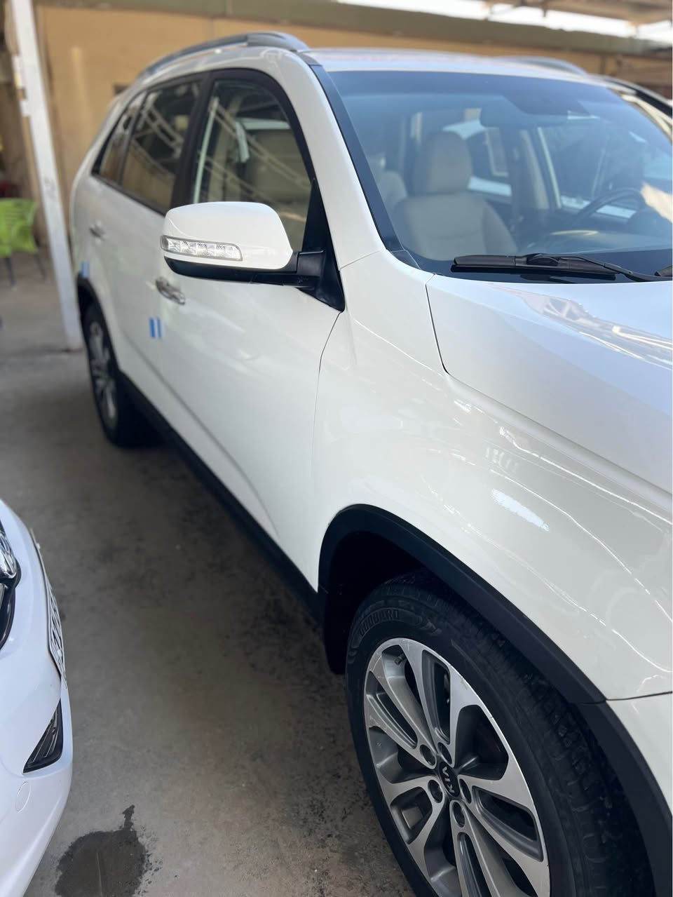 السلام عليكم كيا سورنتو خليجية موديل 2014 حلو السياره فول مواصفات للأخير  ماشيه 147 حقيقي تبريد شغال سياره 4 سلندر 2400 دوش 7 راكب سعره 157  وبيه مجال للطيبين اي استفسار اتصال *********** غيث الحميري Colombo, Sri Lanka
