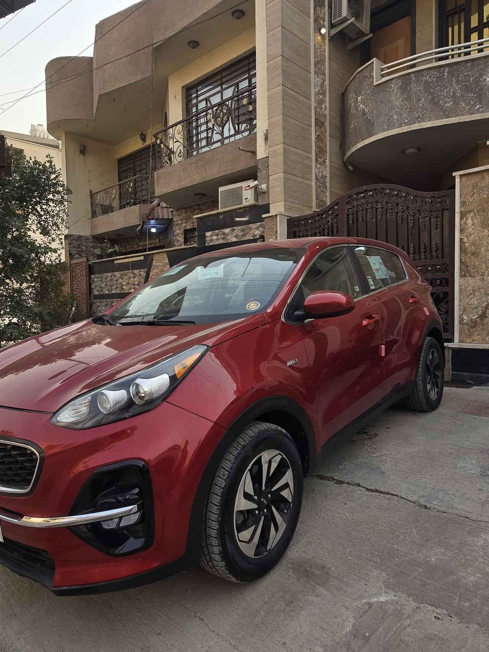 سلام عليكم كيا سبورتج موديل ٢٠٢٠ امريكي مكينه ٢٤٠٠  حادثها جاملغ وبنيد بدون ايرباك وبلعراق بيها شويه بلباب السياره ماشيه ٤٤ الف ميل رقم دهوك ب اسمي اتريد وكاله تريد تحويل اني حاضر
شاشه جبيره كار بلي 
تحكم فول 
اريل نكفيشن 
كشنات تدفئه 
لايت زنون 
لد امامي خلفي 
وبعد بيها اهواي مواصفات 
مواصفات السبورتج المعروفه 
السياره جاهزه ع اخر حبايه وكلش نضيفه 
السعر ١٥٥ وبيها مجال بسيط
غير متواجد ع فيس 
مكان السياره بغداد شارع فلسطين
***********
