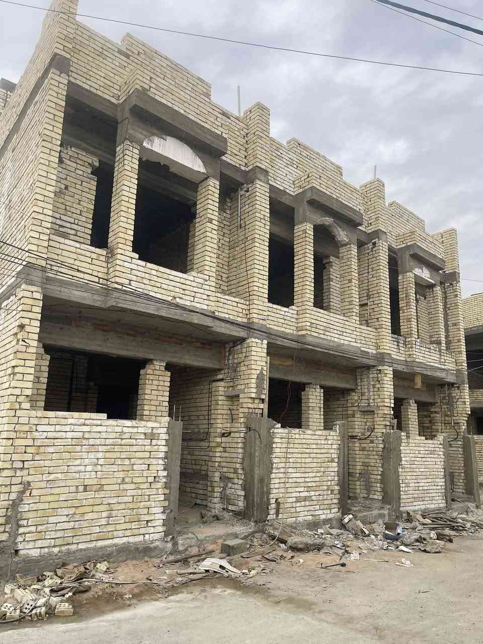 ثلاث عقارات تون قيد الإنشاء عدد (3)

موقع مميز بغداد حي الدوانم 

شارع حجي شهاب مجاور جامع الملك القدوس ؟ 

قريب جدا على الشارع مربع راقي وهادئ 

_ مساحة العقار الواحد 50 متر واجهة 5 

بناء طابوك درجة أولى + تأسيس دفن نظام كامرات بالكامل تأسيس بوسترات بألكامل شغل درجة أولى 

يحتوي الدار الواحد على.. صالة - مطبخ - 2 غرف نوم +  حمام + منور + باقي الخدمات 

_ملاحضة العقار قيد الإنشاء جاري العمل فيه يسلم خلال مدة اقصاها شهر 

_للأستفسار اكثر اتصل 

***********
