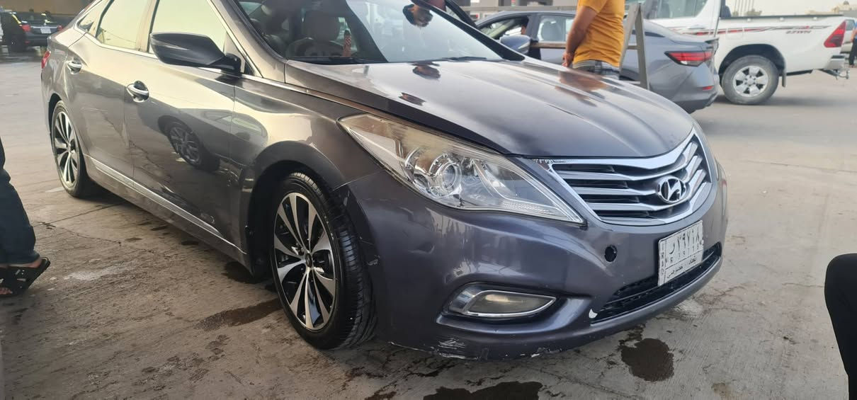 السلام عليكم من رخصت الأدمن ازيره موديل ٢٠١٢ وارد امريكي  فول عده البنرامه رقم بغداد انكليزي تحويل ثاني يوم السياره كير محرك تبريد خير من الله حداد يرادله شويه ترتيب السونار ويه الصور  بيه اربع قطع صبغ ابيع حزام بدون اي دواخل للبيع او المراوس حسب القناعه سعره ٩٠ وبيه مجال قليل مكاني التاجي سبع البور هذا رقمي 
***********
***********
